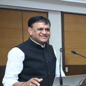 CA Naresh Jakhotia